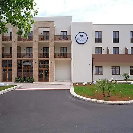 Sl Industry 4* Τρέμπινιε