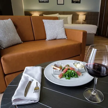 Hotel Sl Industry 4*